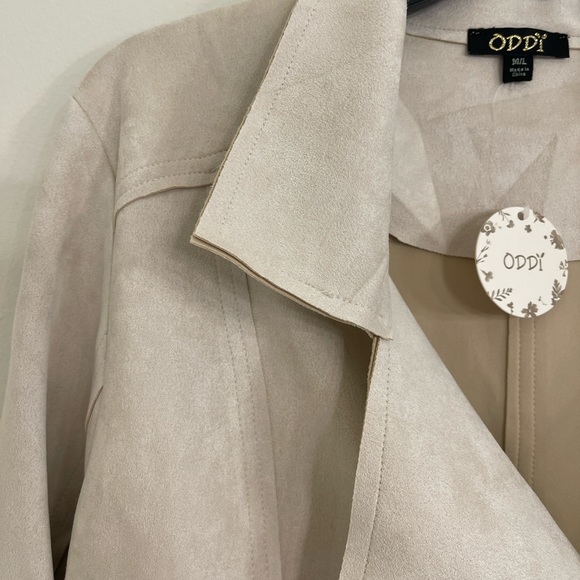 *NEW* Gorgeous and light weight.  Silver hardware! - Picture 6 of 11